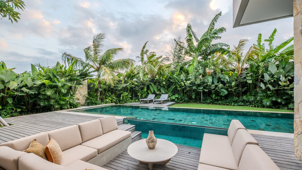 Elite Havens - Five Palms Villa 1 - Private 5-Bedroom Modern Luxury Villa in Bali Indonesia - Relaxing pool area